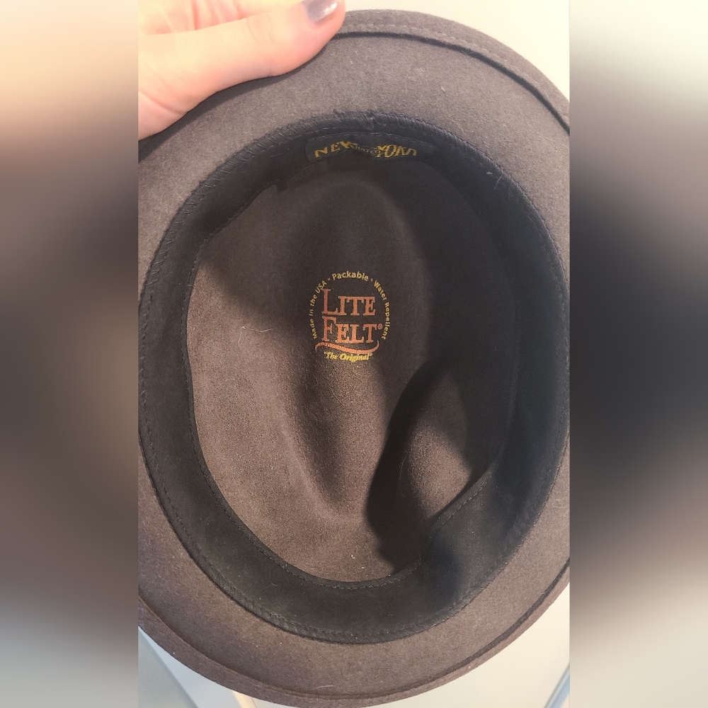 Vtg 90s New York Hat Co. Brown Lite Felt Fedora with Feather Accent 🪶 - Picture 3 of 4